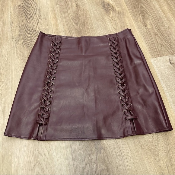 Very J Maroon Faux Leather Miniskirt size L - Picture 1 of 8
